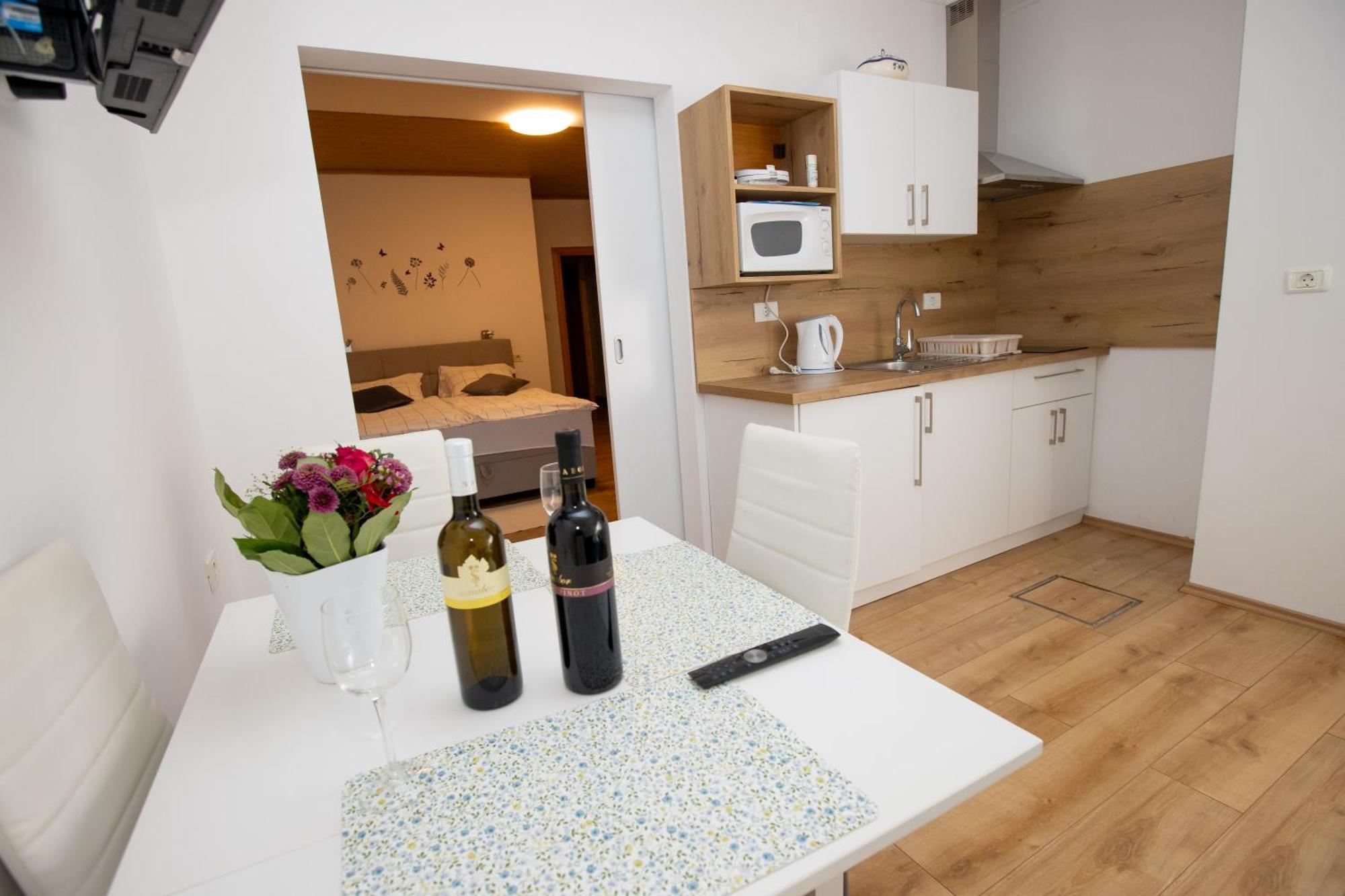 Guesthouse Sanabor Postojna Exterior photo